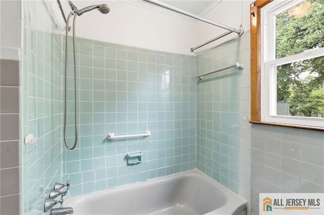 2 Moryan Road, Edison, NJ 08817