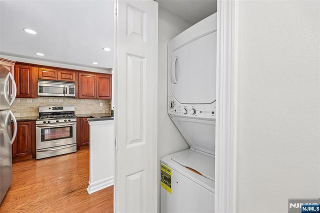 302 Chase Court 302, Edgewater, NJ 07020