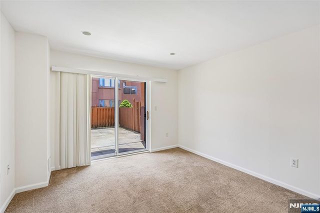302 Chase Court 302, Edgewater, NJ 07020