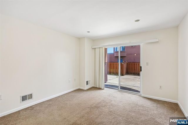 302 Chase Court 302, Edgewater, NJ 07020
