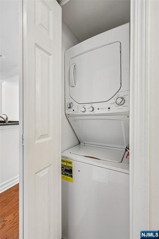 302 Chase Court 302, Edgewater, NJ 07020