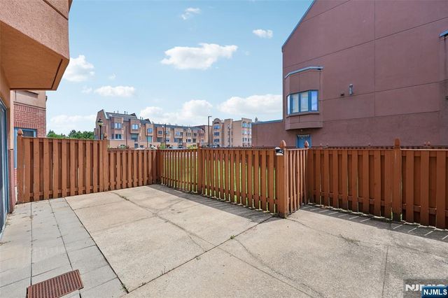 302 Chase Court 302, Edgewater, NJ 07020