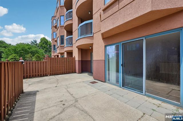 302 Chase Court 302, Edgewater, NJ 07020