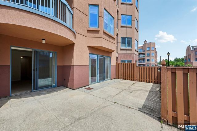 302 Chase Court 302, Edgewater, NJ 07020