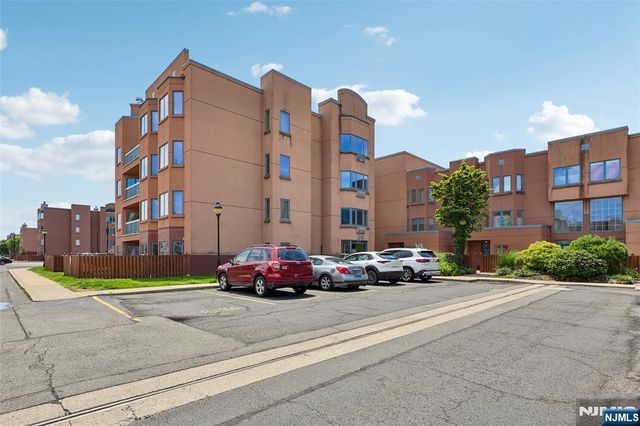 302 Chase Court 302, Edgewater, NJ 07020