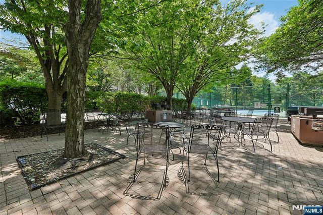 302 Chase Court 302, Edgewater, NJ 07020