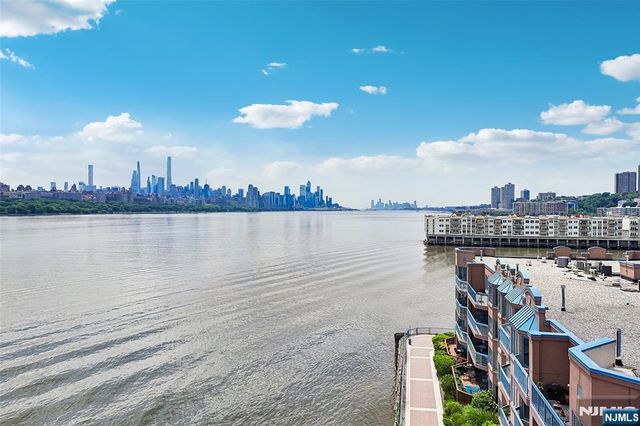 302 Chase Court 302, Edgewater, NJ 07020