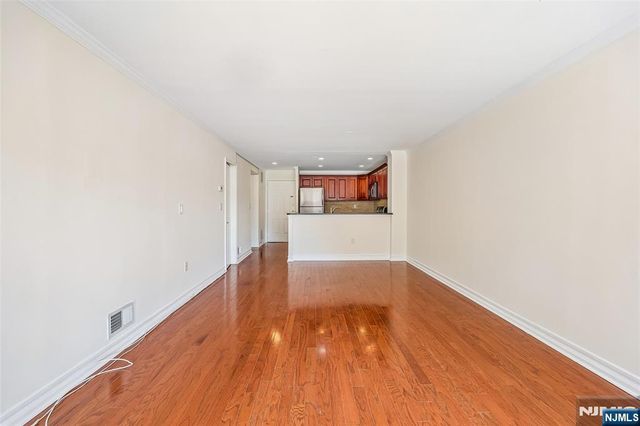 302 Chase Court 302, Edgewater, NJ 07020