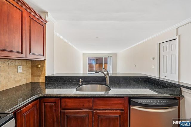 302 Chase Court 302, Edgewater, NJ 07020
