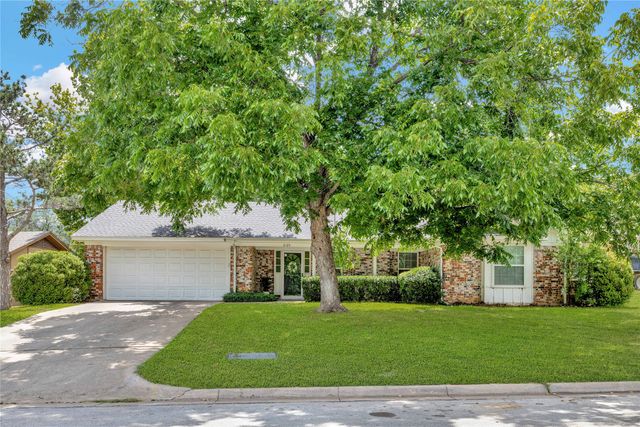 2125 Valleydale Drive, Arlington, TX 76013