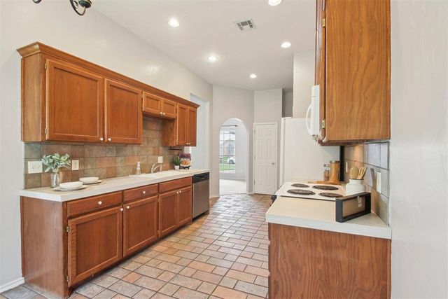 613 Vickery Avenue, Yukon, OK 73099