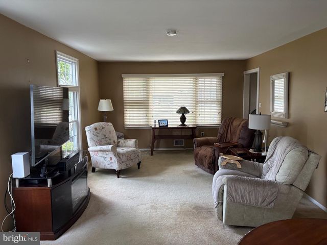 243 TRENTON AVE, Hamilton, NJ 08619