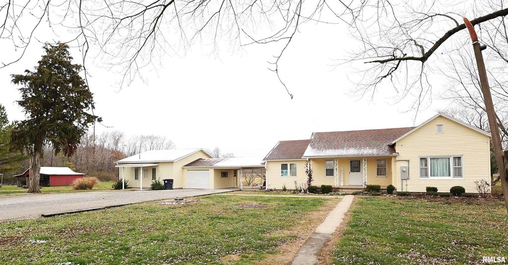 Image 1 of property listing at 905 W BLAIR, Salem, IL 62881