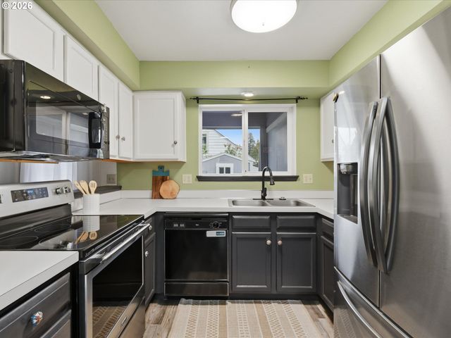 536 Ne GOING St, Portland, OR 97211