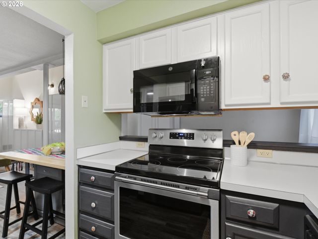 536 Ne GOING St, Portland, OR 97211