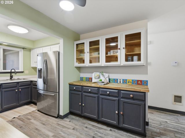 536 Ne GOING St, Portland, OR 97211