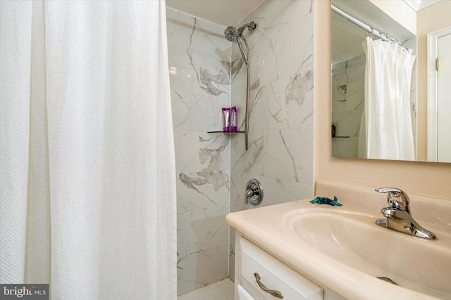 74 WINCHESTER DR, Hightstown, NJ 08520