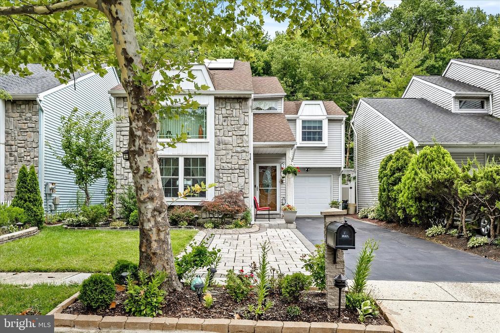 74 WINCHESTER DR, Hightstown, NJ 08520