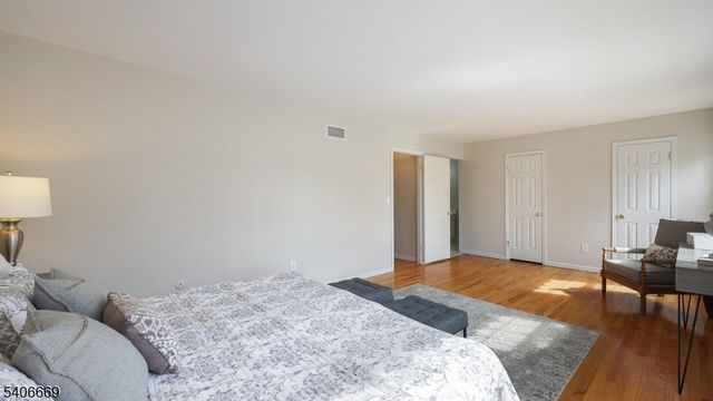 4 Cowperthwaite Sq, Westfield Town, NJ 07090