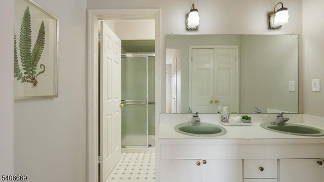 4 Cowperthwaite Sq, Westfield Town, NJ 07090