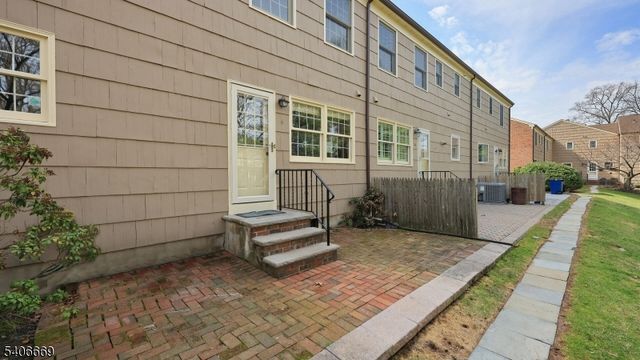 4 Cowperthwaite Sq, Westfield Town, NJ 07090