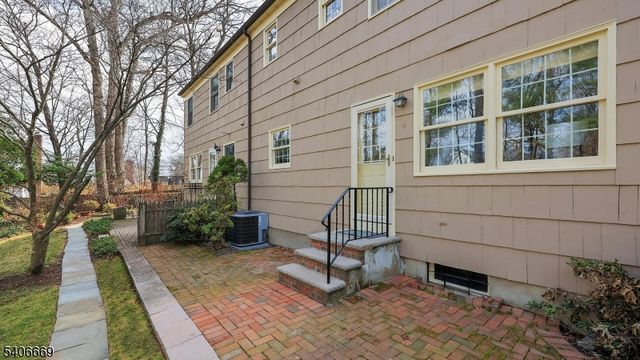 4 Cowperthwaite Sq, Westfield Town, NJ 07090