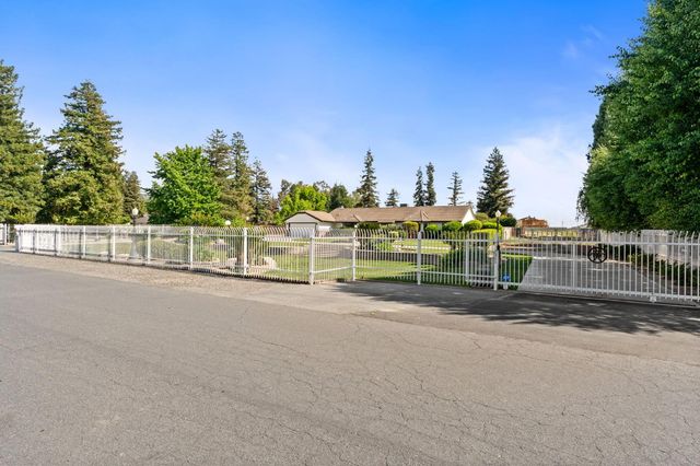 7311 W Rialto Avenue, Fresno, CA 93723