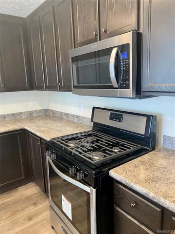 52543 Potomac Court, Chesterfield Township, MI 48051