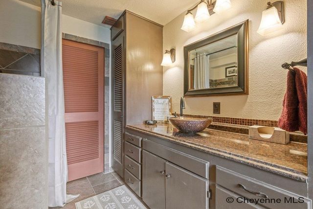 900 PONDEROSA RD, Cheyenne, WY 82009