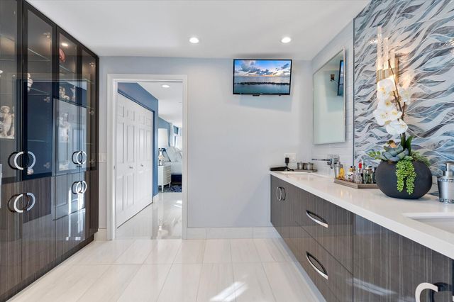 615 Bayshore Dr 106, Fort Lauderdale, FL 33304