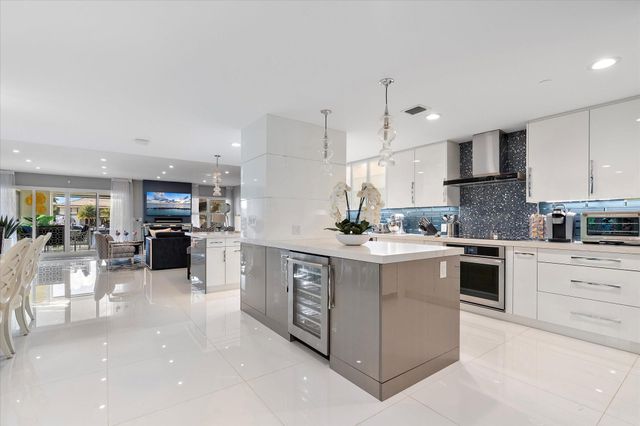 615 Bayshore Dr 106, Fort Lauderdale, FL 33304