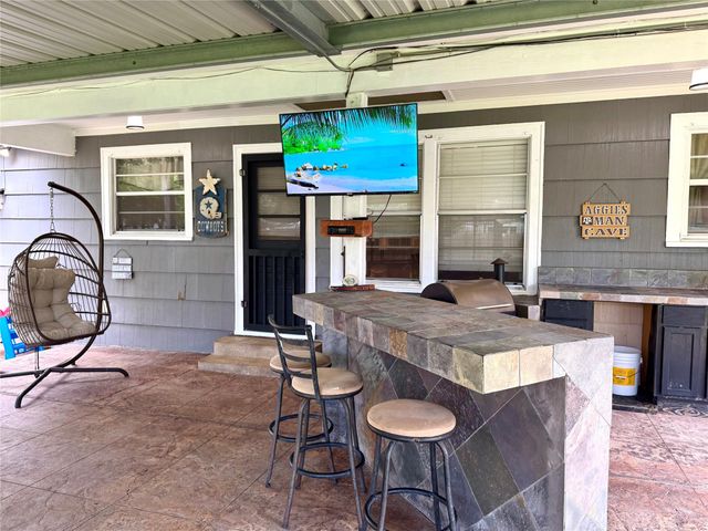 1203 Yupon Street, El Campo, TX 77437