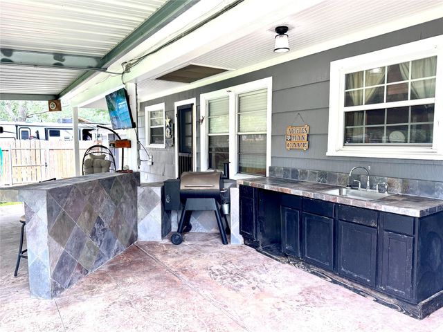 1203 Yupon Street, El Campo, TX 77437