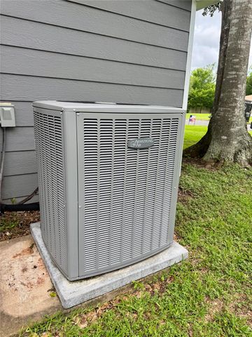 1203 Yupon Street, El Campo, TX 77437