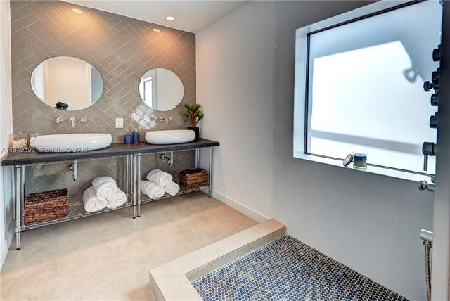 818 NW 47th St, Miami, FL 33127