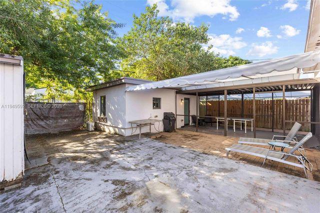 818 NW 47th St, Miami, FL 33127