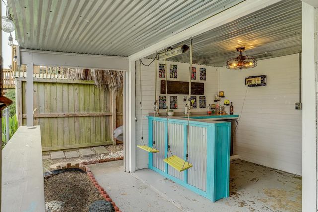 313 Ling, Bayou Vista, TX 77563
