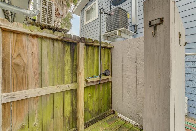 313 Ling, Bayou Vista, TX 77563