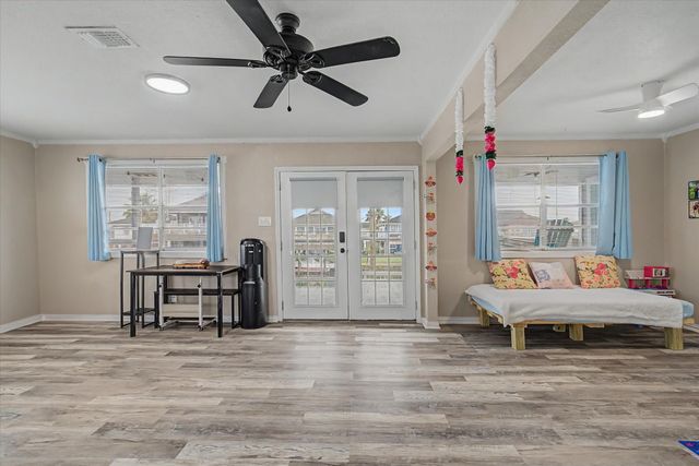 313 Ling, Bayou Vista, TX 77563