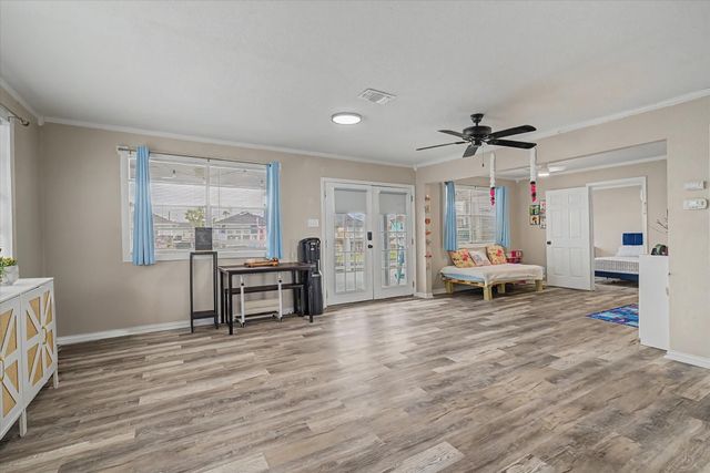 313 Ling, Bayou Vista, TX 77563