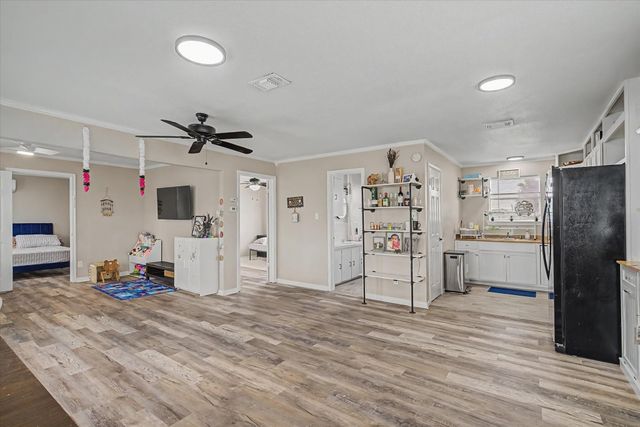 313 Ling, Bayou Vista, TX 77563