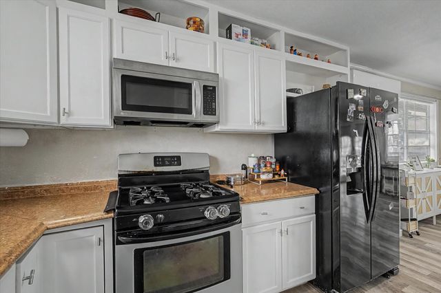 313 Ling, Bayou Vista, TX 77563