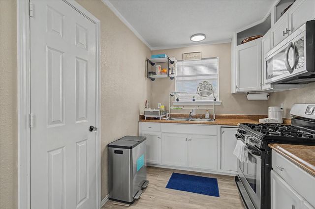 313 Ling, Bayou Vista, TX 77563