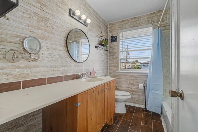 313 Ling, Bayou Vista, TX 77563