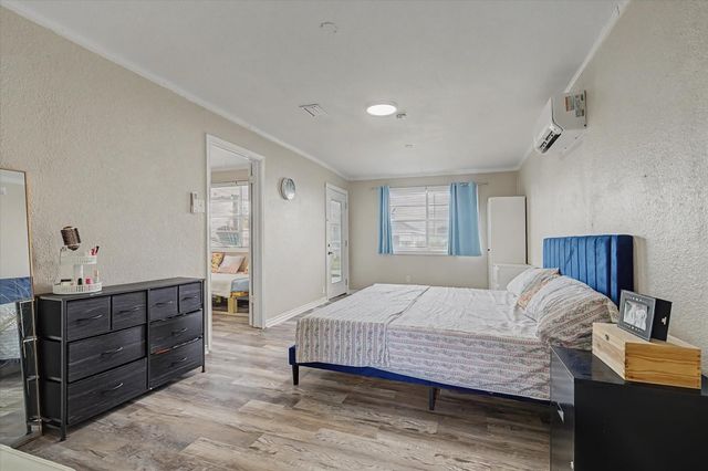 313 Ling, Bayou Vista, TX 77563