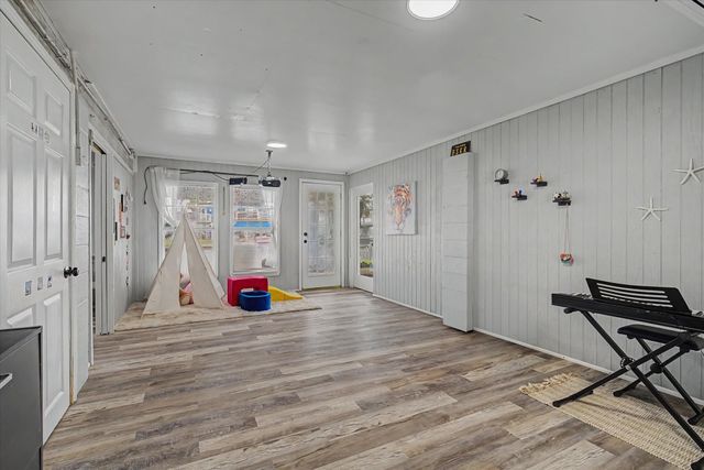 313 Ling, Bayou Vista, TX 77563