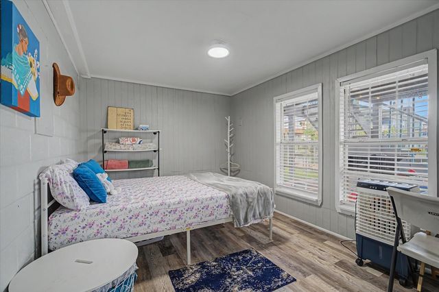 313 Ling, Bayou Vista, TX 77563