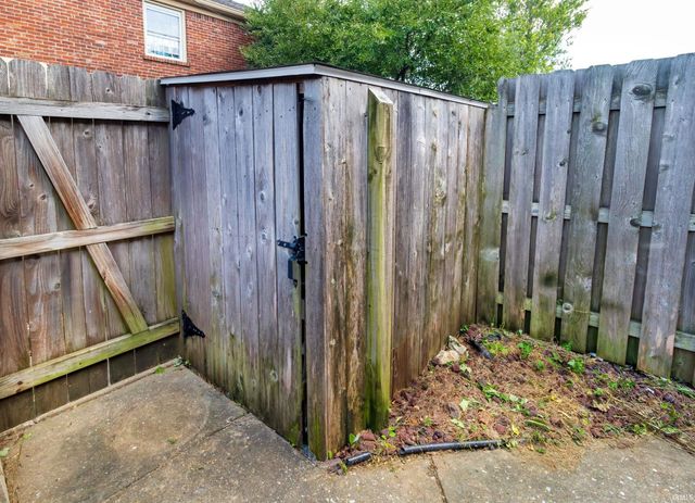 120 Hampton Court, Evansville, IN 47715