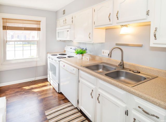 120 Hampton Court, Evansville, IN 47715