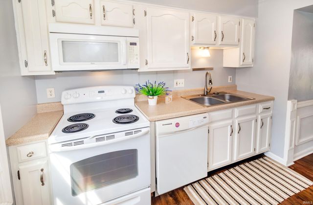 120 Hampton Court, Evansville, IN 47715